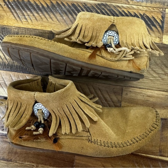 Minnetonka Classic Moccasins - Picture 4 of 10
